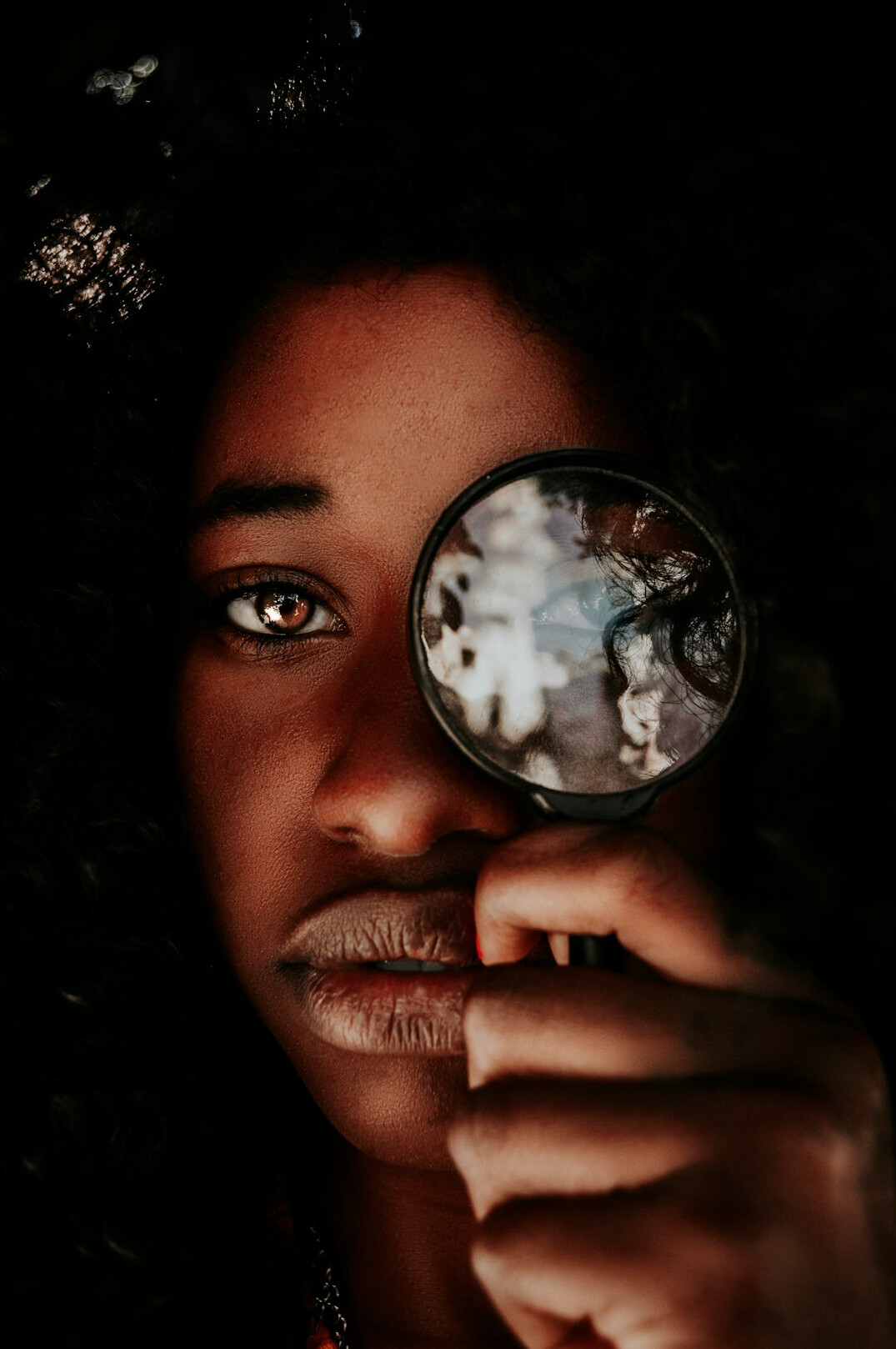 detective investigating