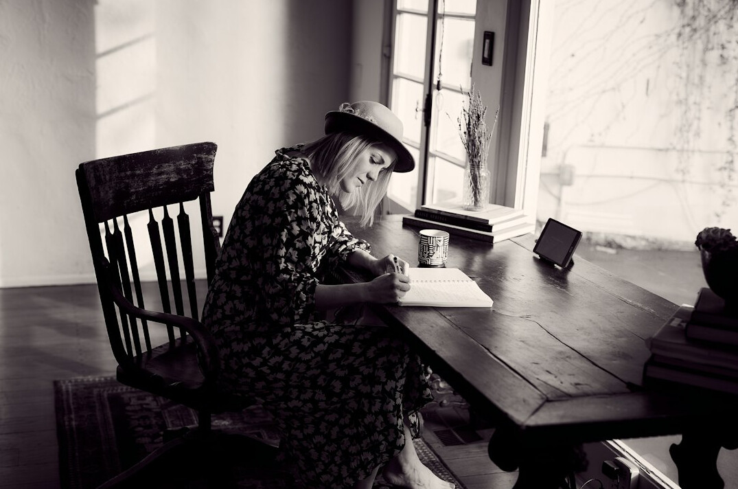 author writing mystery novel